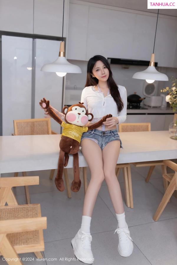 鱼子酱fish  [XiuRen]高清写真图 2024.05.31 No.8639 鱼子酱Fish 美腿性感第8张图片